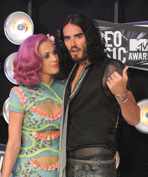 500px x 597px - Dlisted | Russell Brand Jokes About Thinking Of Everyone But Katy Perry  While Doing Katy Perry