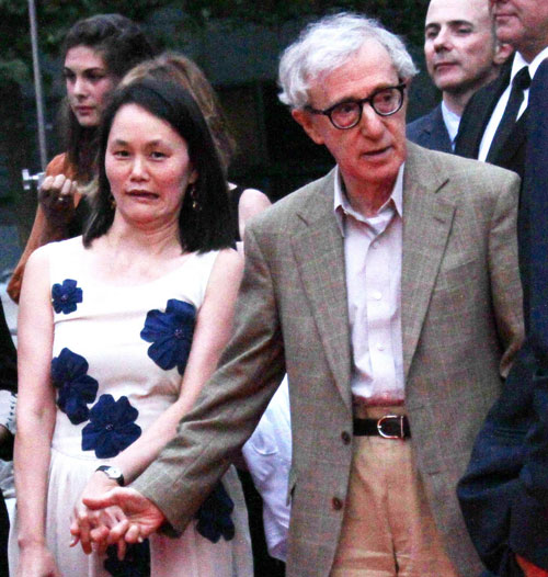Dlisted Woody Allen S Lawyer Says That Dylan Farrow Is Mia S Pawn