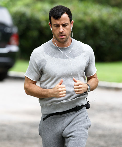 Dlisted | Not Even 2 Pairs Of Chonies Can Contain Justin Theroux’s ...