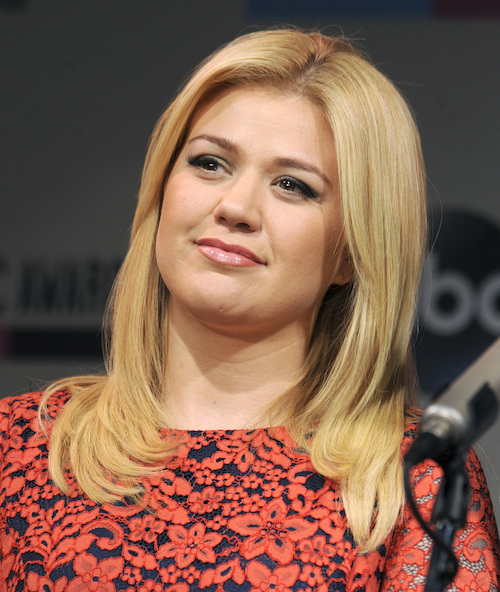 Nobody Wants To Work With Kelly Clarkson