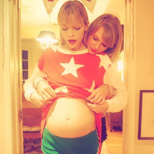 Taylor Swift Porn Schoolgirl - Dlisted | Taylor Swift Is Going To Be A Godmother