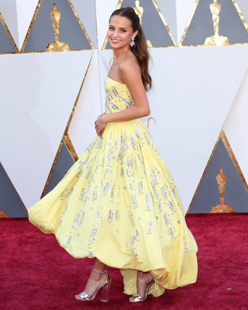 Alicia Vikander Wore What Appears To Be A Fancy Fitted Bed Sheet Last Night