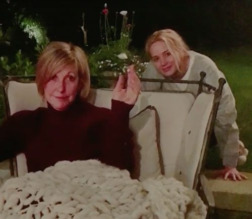 That’s Jennifer Lawrence Pissing Behind Her Mom, Because Duh!