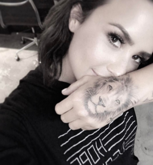 Dlisted | Demi Lovato Is Now The Proud Owner Of A Giant Lion Tattoo On Her  Hand