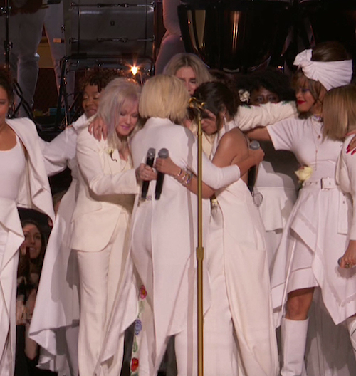Kesha Was Joined By An All-Star Chorus At The Grammys To Perform “Praying”