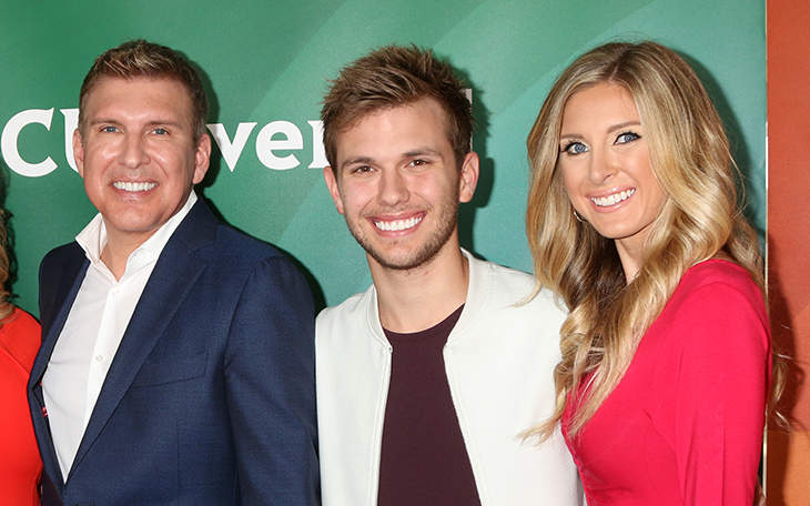 Dlisted  Lindsie Chrisley Is Accusing Her Dad And Brother -5158