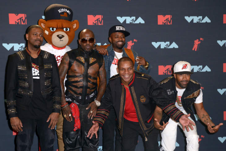 The Red Carpet Of The MTV VMAs Was A Journey Through Space And Time