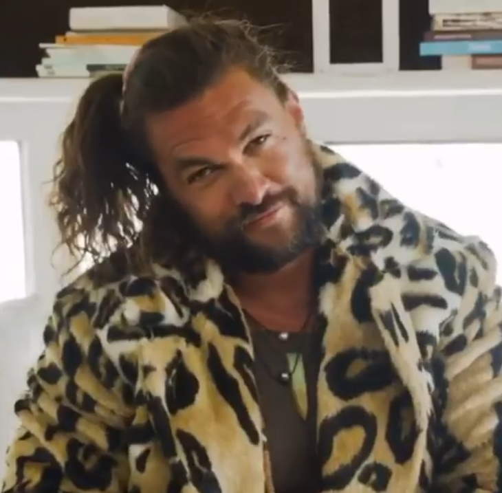 Dlisted | Open Post: Hosted By Two Minutes Of Jason Momoa Putting Scrunchies In His