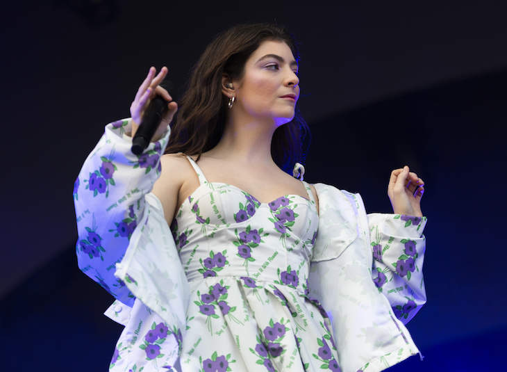 Lorde’s Ass Trended After She Revealed The Artwork For Her Upcoming Single