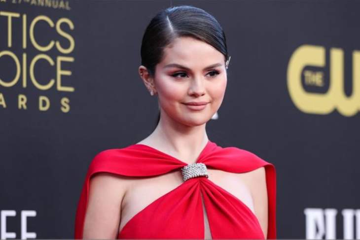 Dlisted Selena Gomez Is Executive Producing A Comedy Series Based On “16 Candles”