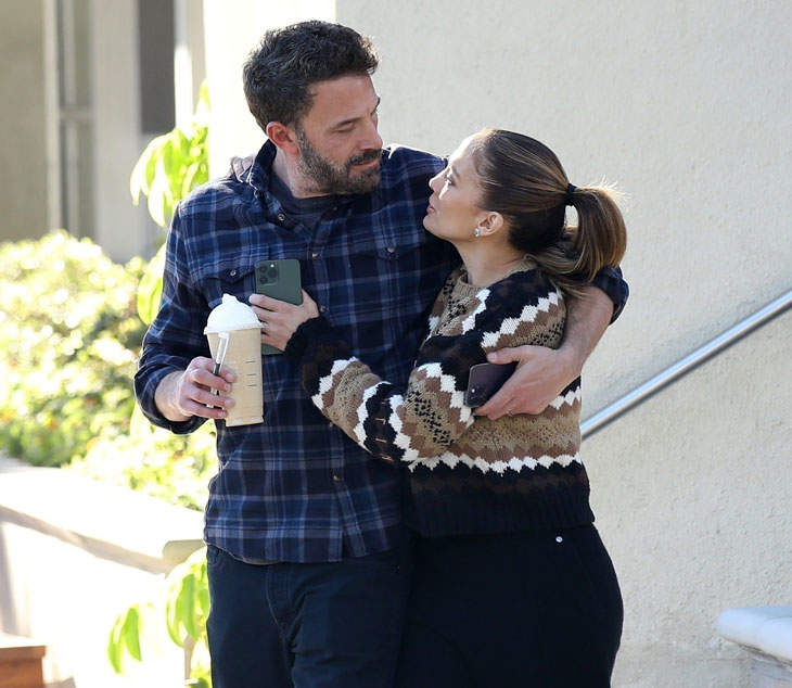Ben Affleck Cheated On His True Love, Dunkin, By Grabbing Starbucks While Out With Jennifer Lopez