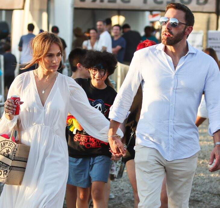 A Source Says Jennifer Lopez And Ben Affleck Are Fighting Over Finalizing The Purchase Of That $64 Million Home After Dropping Out Of Escrow