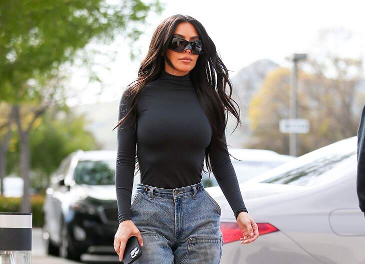 Shocking! Kim Kardashian Allegedly Set Up And Photoshopped Her Paparazzi Shots